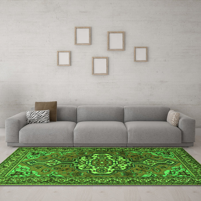 Machine Washable Persian Green Traditional Area Rugs in a Living Room,, wshtr2207grn