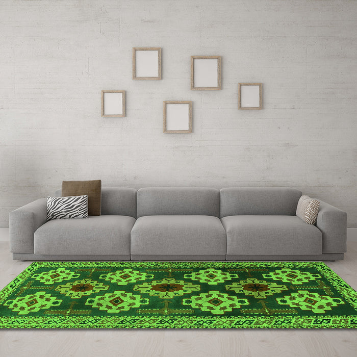Machine Washable Persian Green Traditional Area Rugs in a Living Room,, wshtr2211grn
