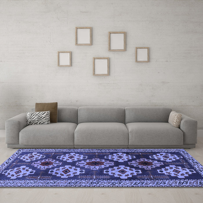 Machine Washable Persian Blue Traditional Rug in a Living Room, wshtr2211blu