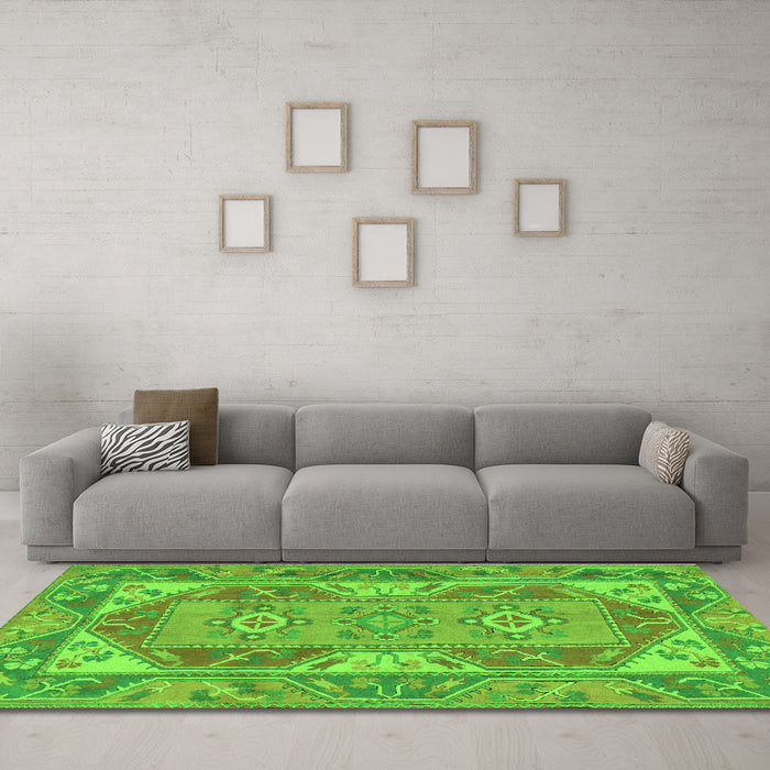 Machine Washable Oriental Green Traditional Area Rugs in a Living Room,, wshtr2212grn