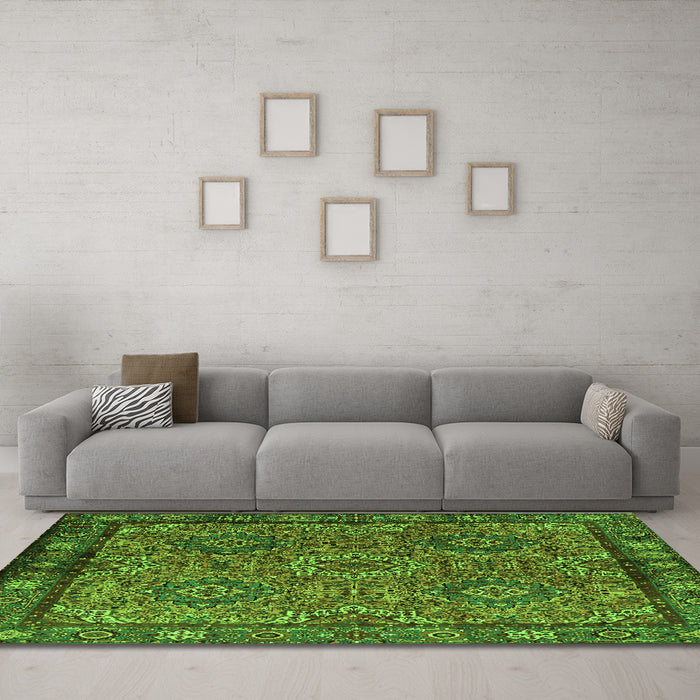 Machine Washable Persian Green Traditional Area Rugs in a Living Room,, wshtr2217grn