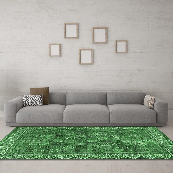 Machine Washable Persian Emerald Green Traditional Area Rugs in a Living Room,, wshtr2224emgrn