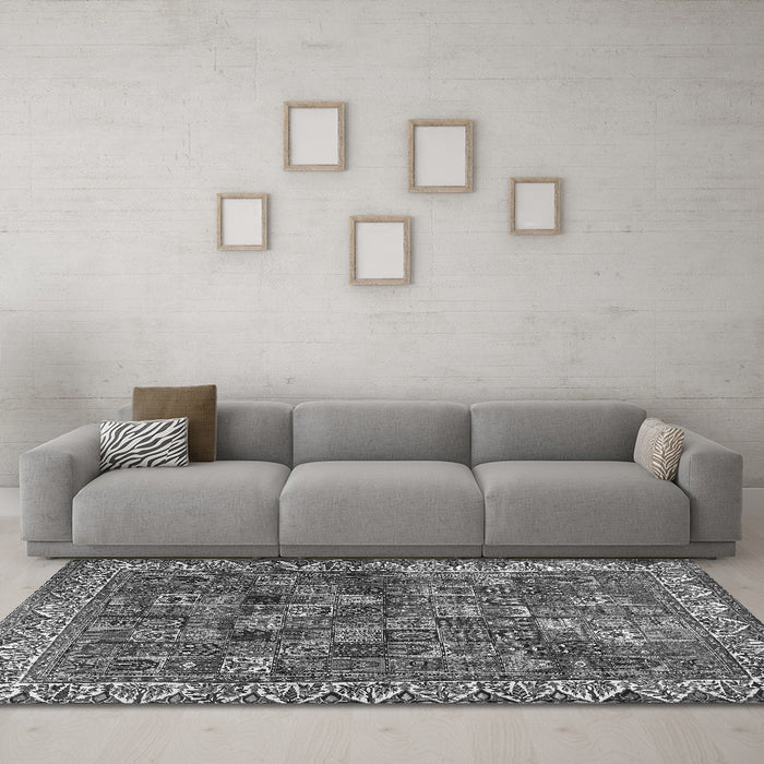 Machine Washable Persian Gray Traditional Rug in a Living Room,, wshtr2224gry