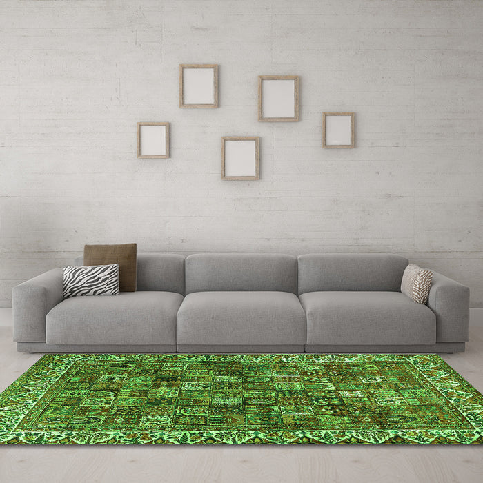 Machine Washable Persian Green Traditional Area Rugs in a Living Room,, wshtr2224grn