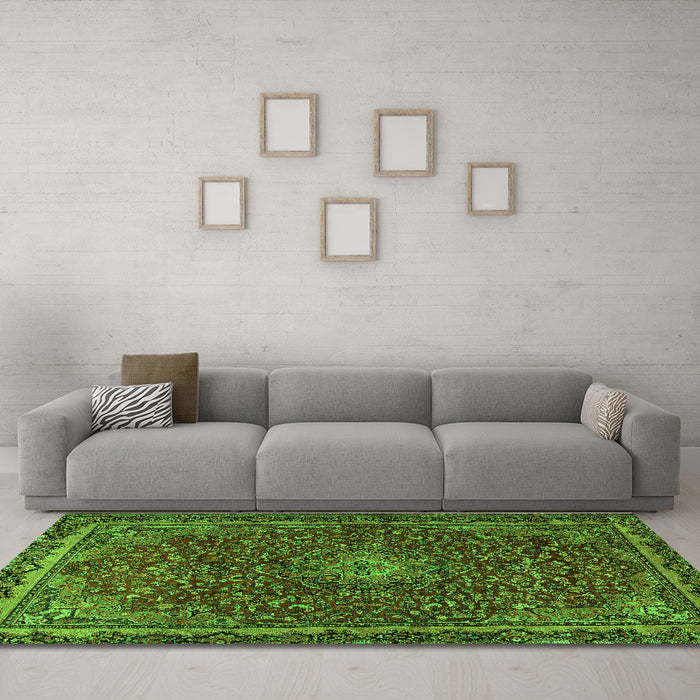 Machine Washable Persian Green Traditional Area Rugs in a Living Room,, wshtr2226grn