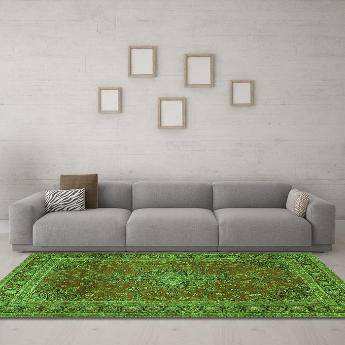 Machine Washable Medallion Green Traditional Area Rugs in a Living Room,, wshtr2228grn