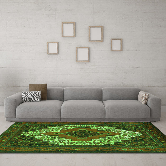 Machine Washable Persian Green Traditional Area Rugs in a Living Room,, wshtr2229grn