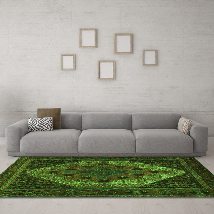 Machine Washable Persian Green Traditional Area Rugs in a Living Room,, wshtr2231grn