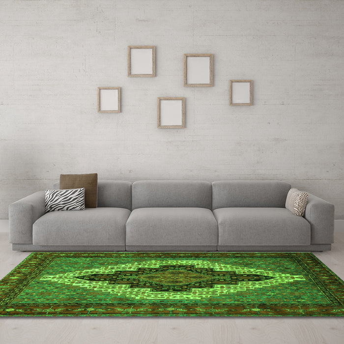 Machine Washable Persian Green Traditional Area Rugs in a Living Room,, wshtr2233grn