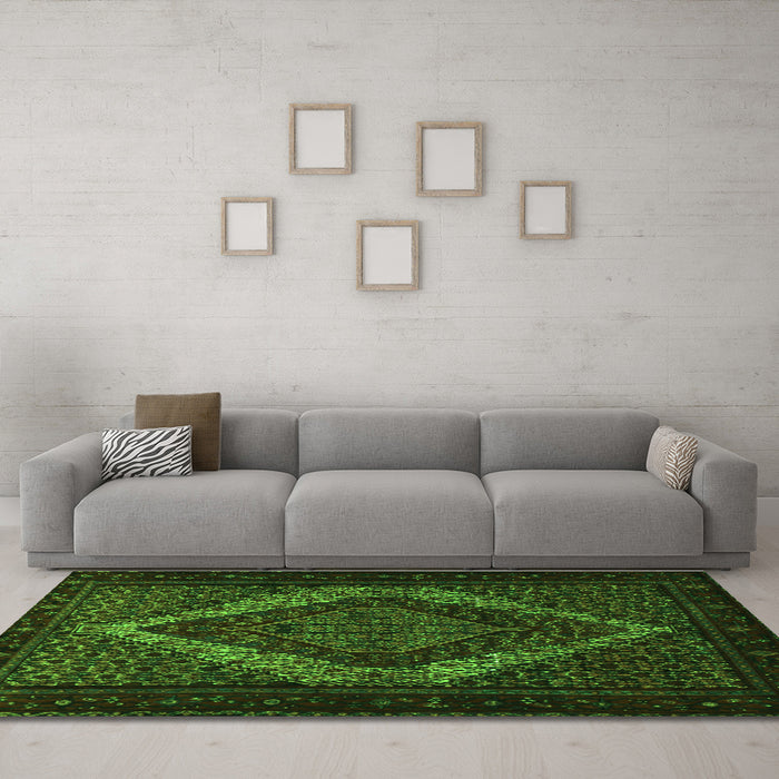 Machine Washable Persian Green Traditional Area Rugs in a Living Room,, wshtr2237grn