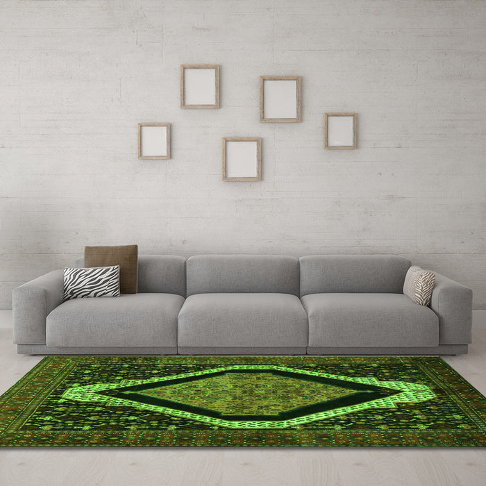 Machine Washable Persian Green Traditional Area Rugs in a Living Room,, wshtr2239grn