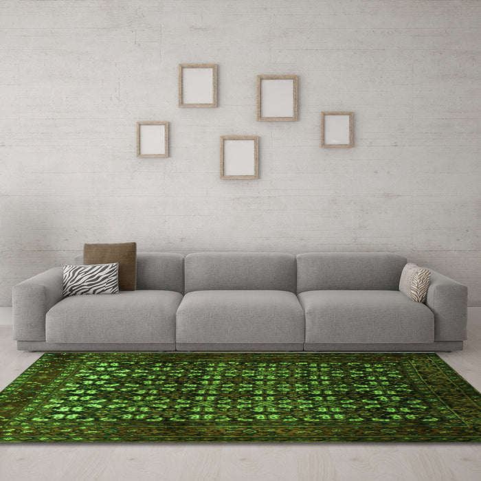 Machine Washable Persian Green Traditional Area Rugs in a Living Room,, wshtr2243grn