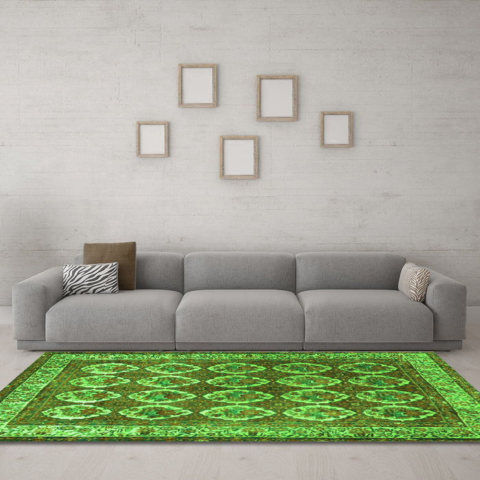 Machine Washable Persian Green Traditional Area Rugs in a Living Room,, wshtr2248grn