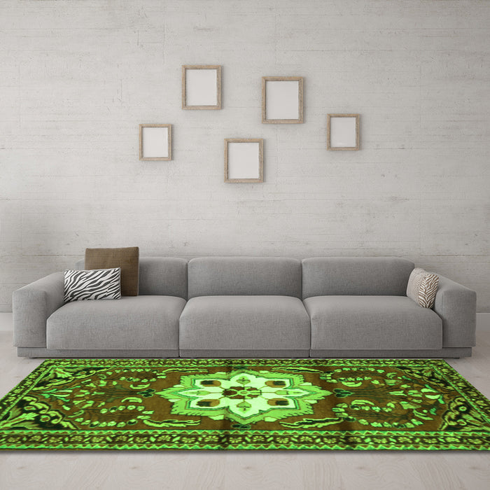 Machine Washable Persian Green Traditional Area Rugs in a Living Room,, wshtr2252grn