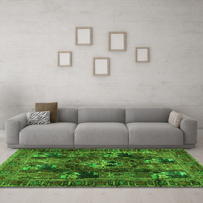 Machine Washable Persian Green Traditional Area Rugs in a Living Room,, wshtr2253grn