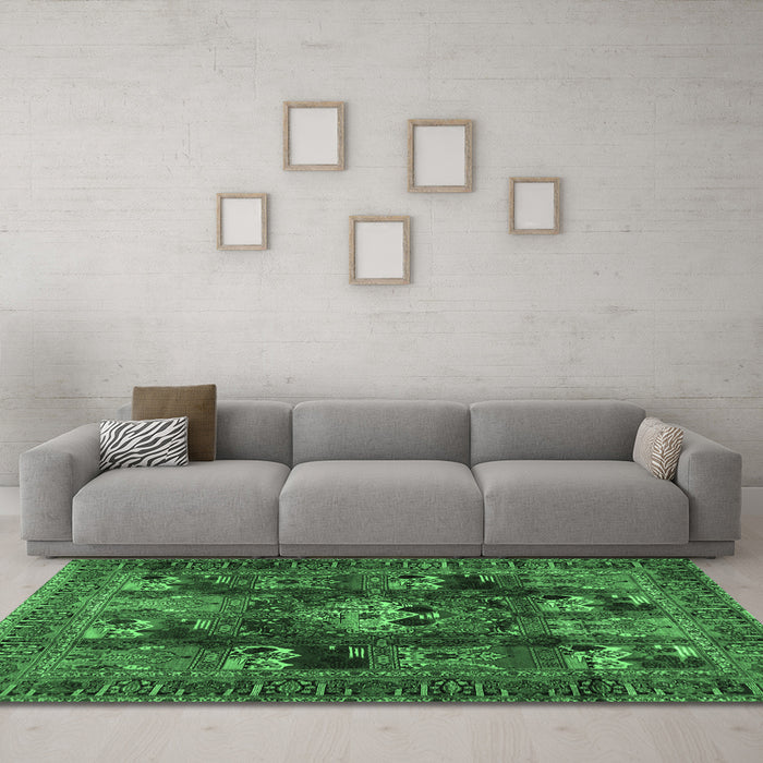 Machine Washable Persian Emerald Green Traditional Area Rugs in a Living Room,, wshtr2253emgrn