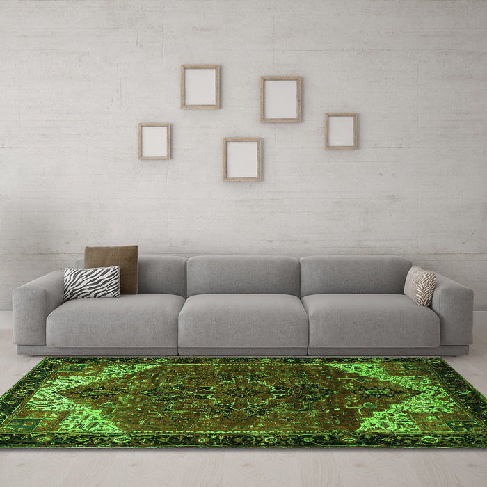 Machine Washable Persian Green Traditional Area Rugs in a Living Room,, wshtr2254grn
