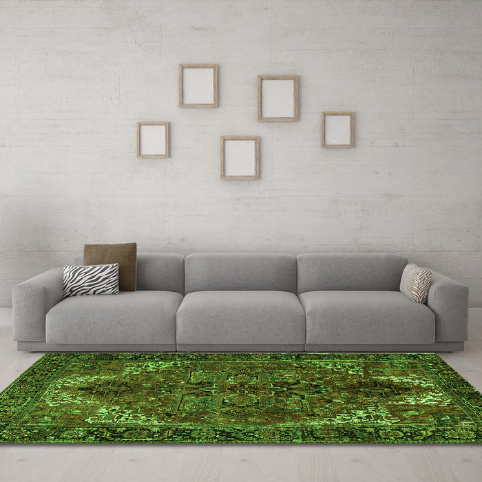 Machine Washable Persian Green Traditional Area Rugs in a Living Room,, wshtr2255grn