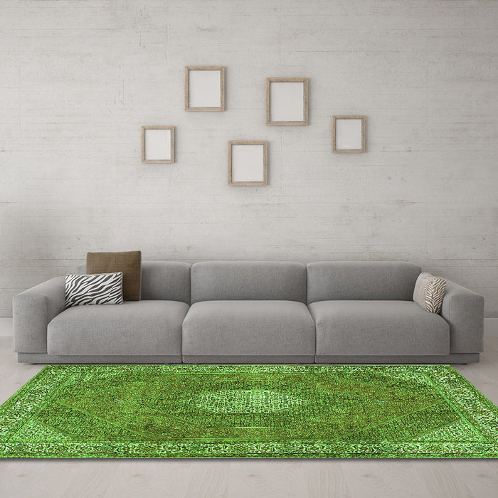 Machine Washable Persian Green Traditional Area Rugs in a Living Room,, wshtr2257grn