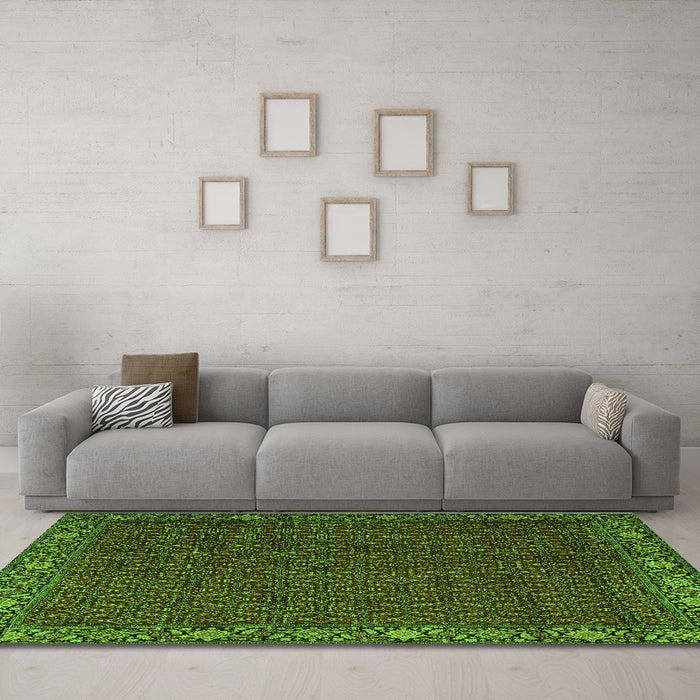 Machine Washable Persian Green Traditional Area Rugs in a Living Room,, wshtr2258grn