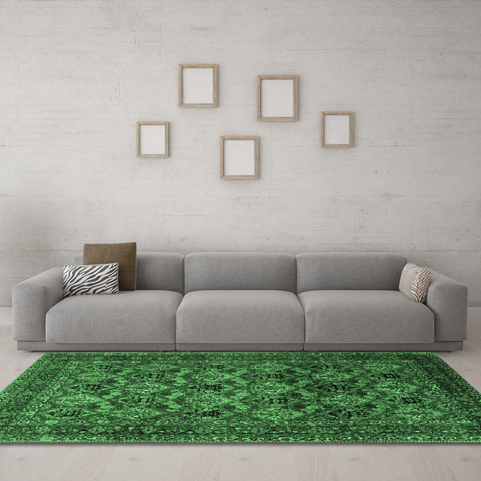 Machine Washable Persian Emerald Green Traditional Area Rugs in a Living Room,, wshtr2262emgrn