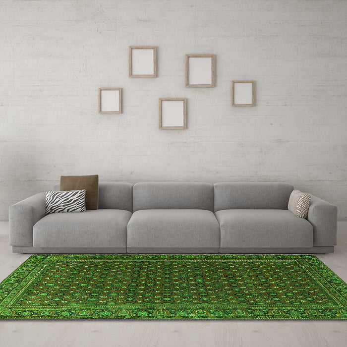 Machine Washable Persian Green Traditional Area Rugs in a Living Room,, wshtr2263grn
