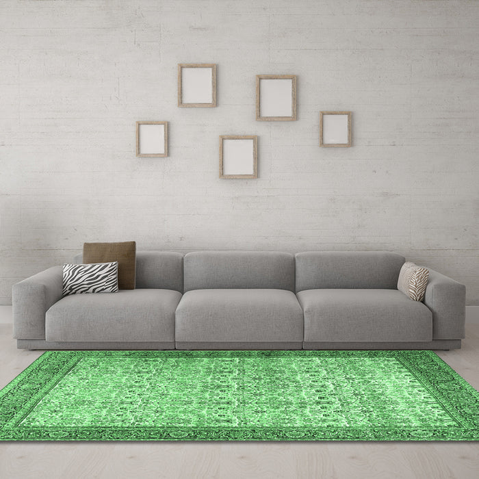 Machine Washable Persian Emerald Green Traditional Area Rugs in a Living Room,, wshtr2265emgrn