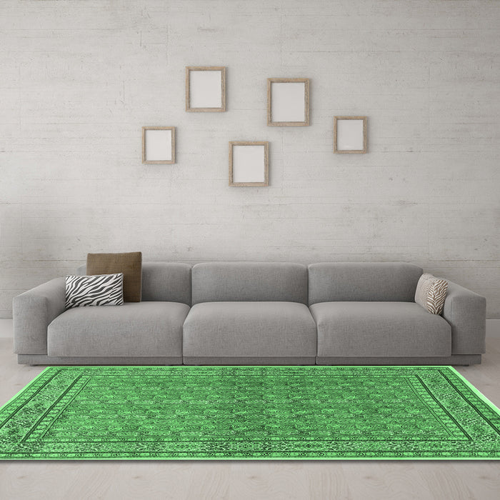 Machine Washable Persian Emerald Green Traditional Area Rugs in a Living Room,, wshtr2267emgrn
