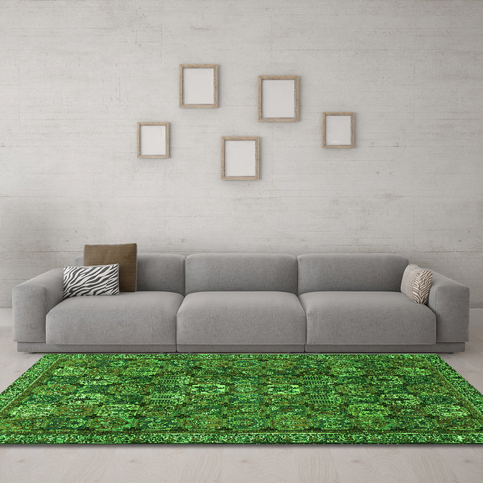 Machine Washable Persian Green Traditional Area Rugs in a Living Room,, wshtr2269grn
