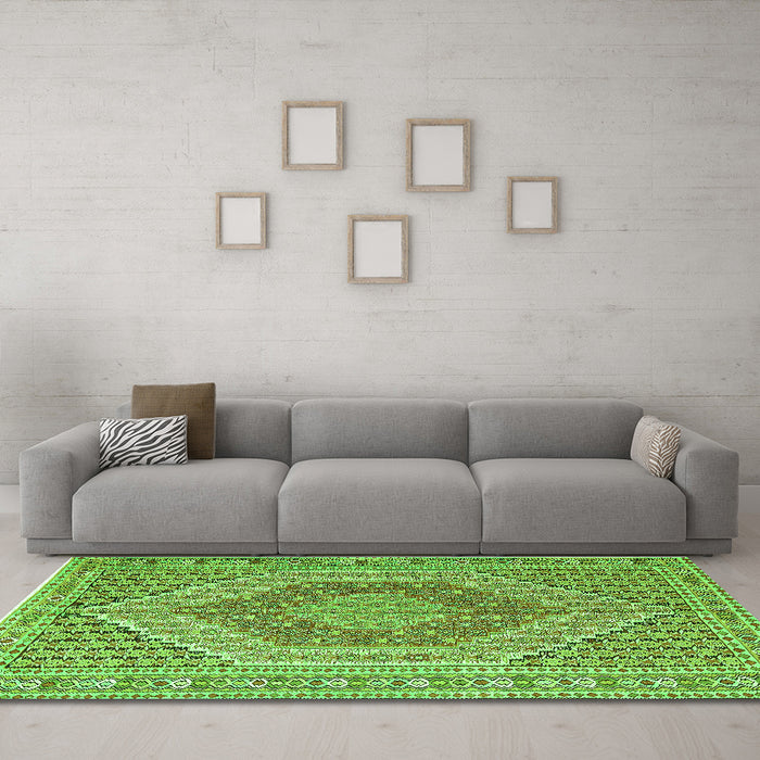 Machine Washable Persian Green Traditional Area Rugs in a Living Room,, wshtr226grn