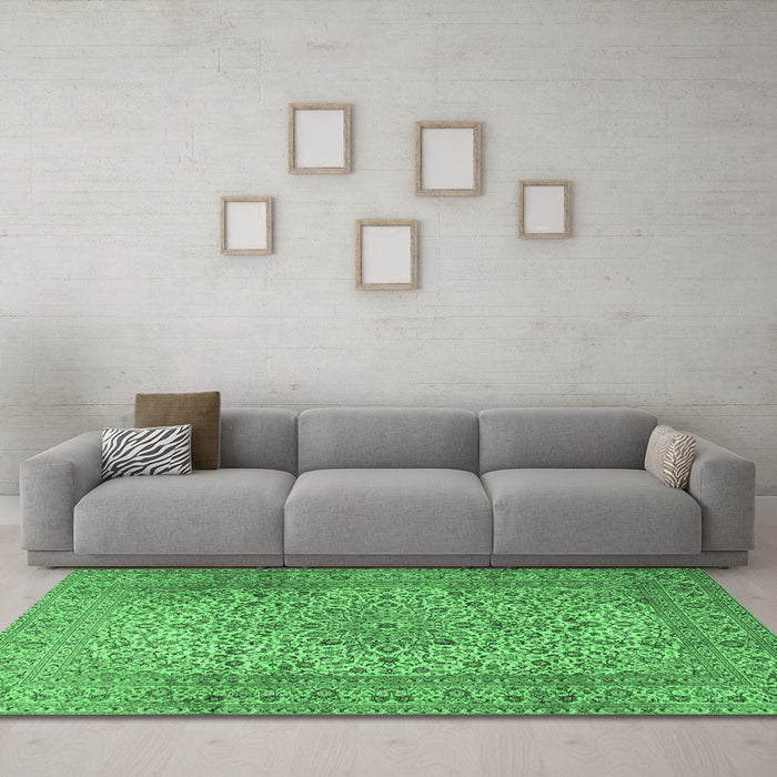 Machine Washable Persian Emerald Green Traditional Area Rugs in a Living Room,, wshtr2270emgrn