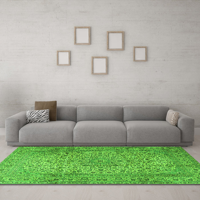 Machine Washable Persian Green Traditional Area Rugs in a Living Room,, wshtr2270grn