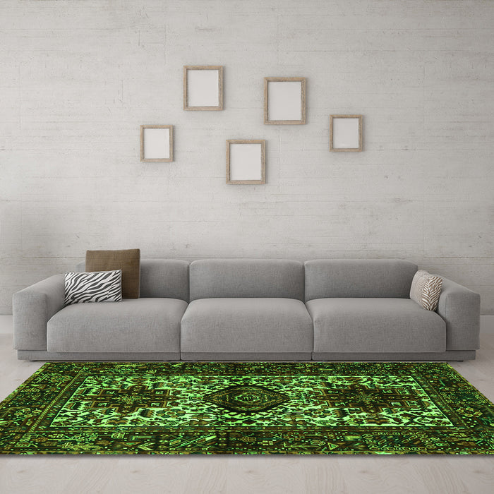 Machine Washable Persian Green Traditional Area Rugs in a Living Room,, wshtr2271grn