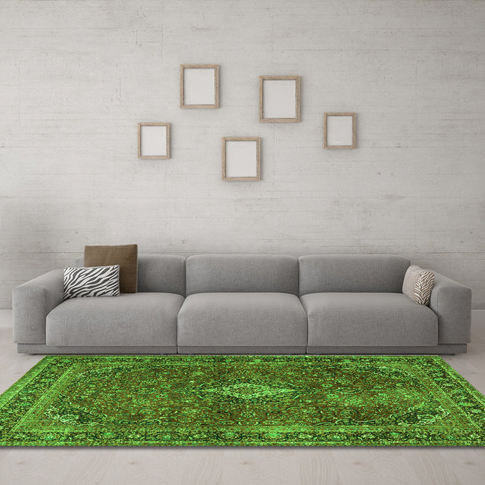 Machine Washable Persian Green Traditional Area Rugs in a Living Room,, wshtr2273grn