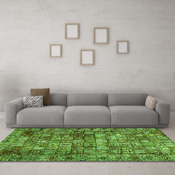 Machine Washable Persian Green Traditional Area Rugs in a Living Room,, wshtr2274grn