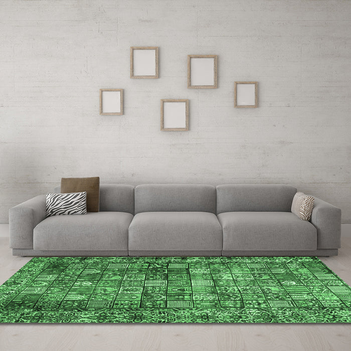 Machine Washable Persian Emerald Green Traditional Area Rugs in a Living Room,, wshtr2274emgrn