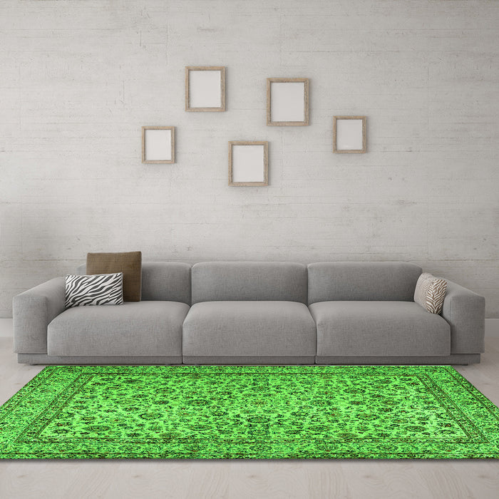 Machine Washable Persian Green Traditional Area Rugs in a Living Room,, wshtr2277grn