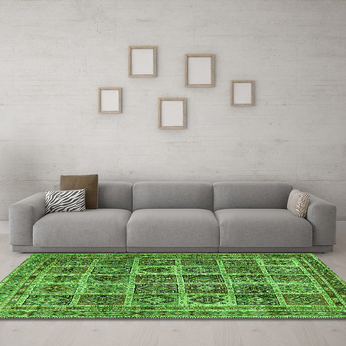 Machine Washable Persian Green Traditional Area Rugs in a Living Room,, wshtr2281grn