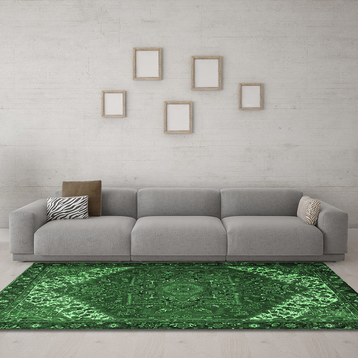 Machine Washable Persian Emerald Green Traditional Area Rugs in a Living Room,, wshtr2285emgrn