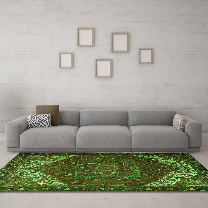 Machine Washable Persian Green Traditional Area Rugs in a Living Room,, wshtr2285grn