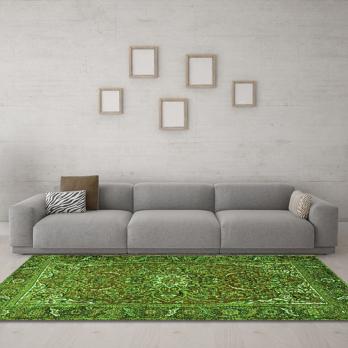 Machine Washable Persian Green Traditional Area Rugs in a Living Room,, wshtr2286grn