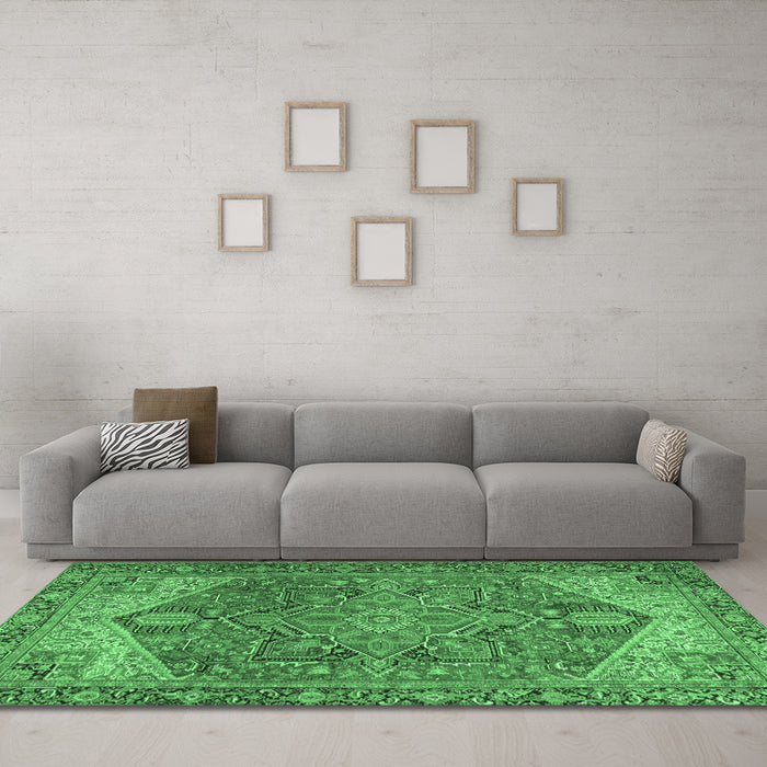 Machine Washable Persian Emerald Green Traditional Area Rugs in a Living Room,, wshtr2287emgrn
