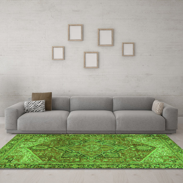 Machine Washable Persian Green Traditional Area Rugs in a Living Room,, wshtr2287grn