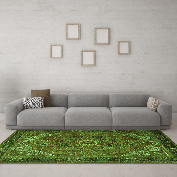 Machine Washable Persian Green Traditional Area Rugs in a Living Room,, wshtr2288grn