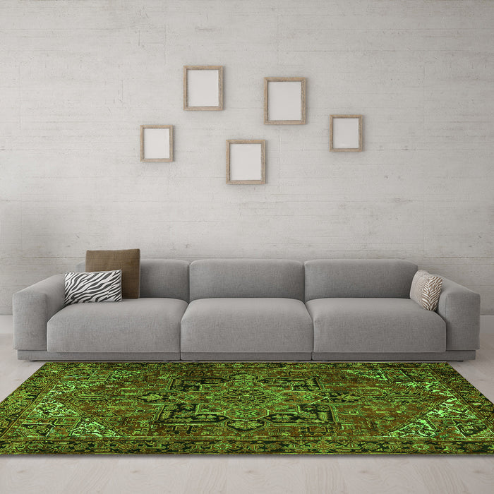 Machine Washable Persian Green Traditional Area Rugs in a Living Room,, wshtr2290grn
