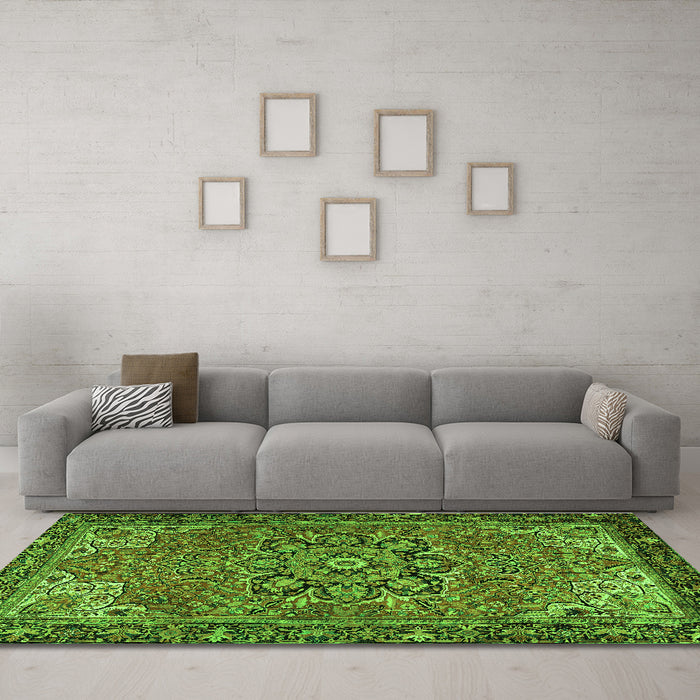 Machine Washable Persian Green Traditional Area Rugs in a Living Room,, wshtr2291grn