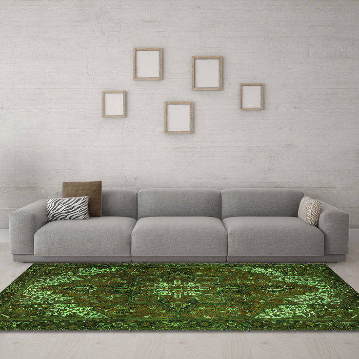 Machine Washable Persian Green Traditional Area Rugs in a Living Room,, wshtr2292grn