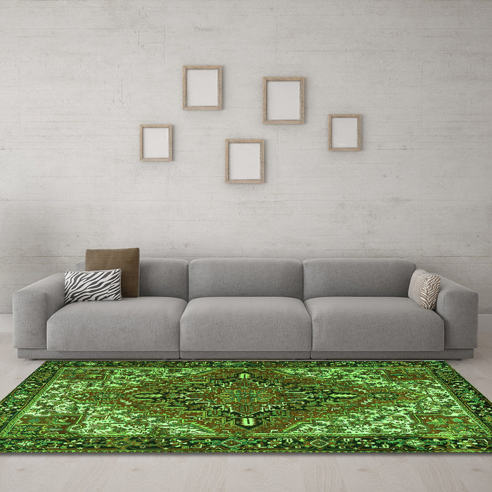 Machine Washable Persian Green Traditional Area Rugs in a Living Room,, wshtr2293grn
