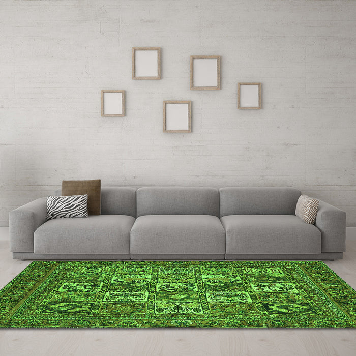Machine Washable Persian Green Traditional Area Rugs in a Living Room,, wshtr2294grn