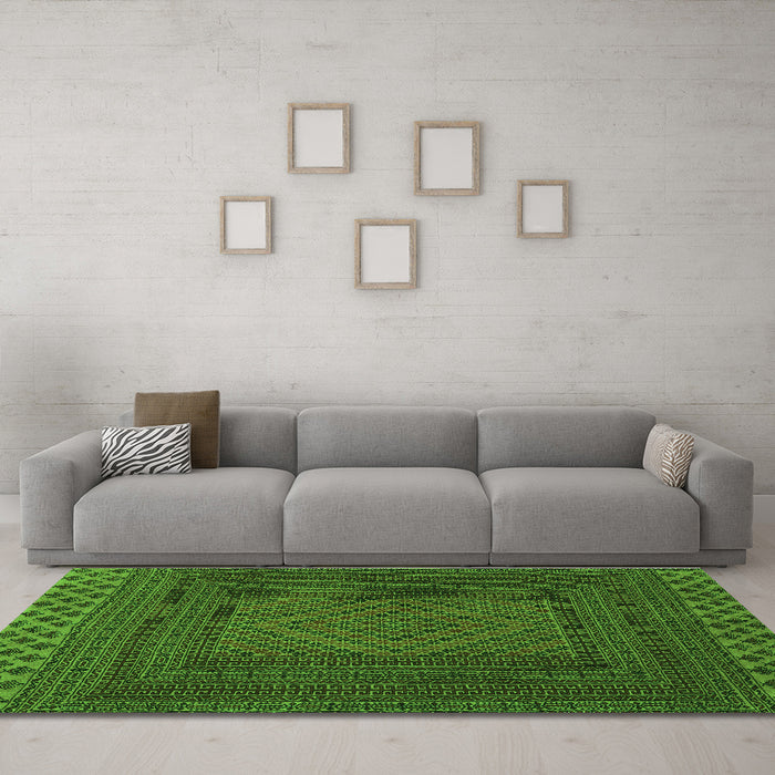 Machine Washable Persian Green Traditional Area Rugs in a Living Room,, wshtr2297grn